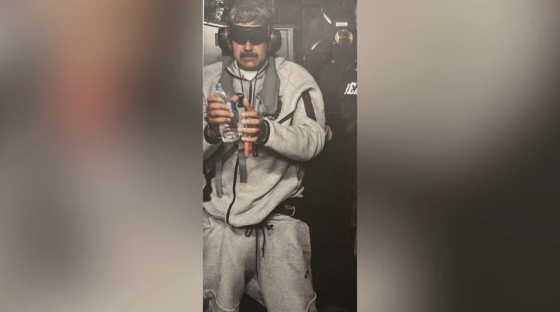 Pamje nga arrestimi i Maduros, me pranga në duar dhe i rrethuar nga ushtarët amerikanë