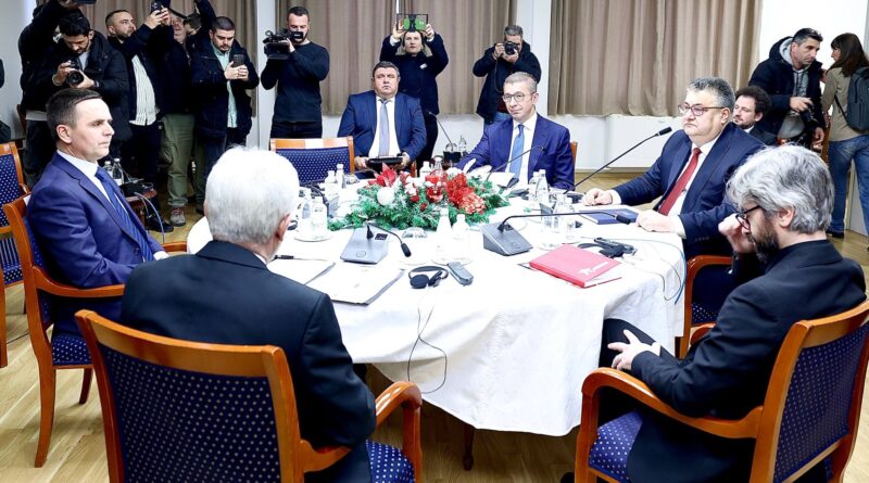 Mickoski pas takimit të liderëve: U morëm vesh për Ligji për Kundërvajtje, që “Safe City” të hyjë në fuqi nga 1 shkurti