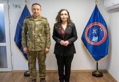 Presidentja Osmani pritet në takim nga Komandanti i KFOR-it