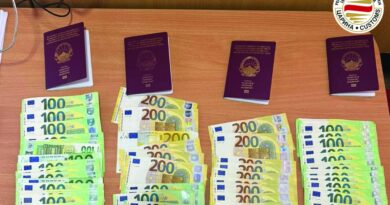 Dogana kapë para, cigare, ar dhe ilaçe e cigare