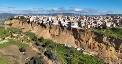 Çarja 4 kilometra, pamjet nga rrëshqitjet masive të tokës në Siçili (VIDEO)