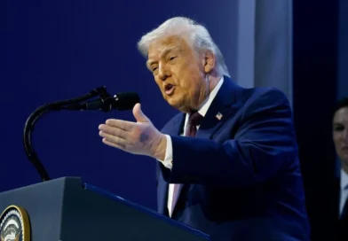 Trump flet për mavijosjen në dorën e majtë: E kam goditur një tavolinë në Davos (Video)
