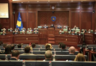 Takime “sa për sy e faqe”, partitë politike në Kosovë ende larg marrëveshjes për presidentin