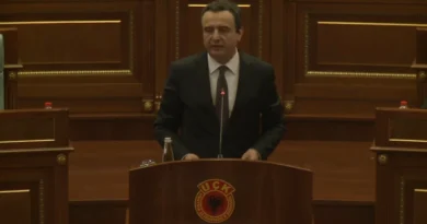 Kosova feston 18-vjetorin e Pavarësisë, Kurti në seancën solemne: Liderët e UÇK-së po akuzohen padrejtësisht