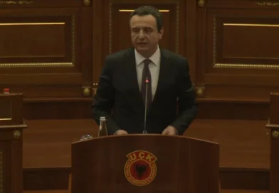 Kosova feston 18-vjetorin e Pavarësisë, Kurti në seancën solemne: Liderët e UÇK-së po akuzohen padrejtësisht