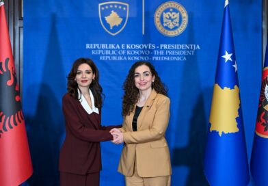 Presidentja Osmani pret në takim Ministren e Jashtme të Shqipërisë, Elisa Spiropali