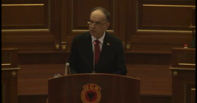 Presidenti Begaj: Bekuar qoftë Republika e Kosovës! Rroftë kombi shqiptar! Rrofshin miqtë e shqiptarëve!