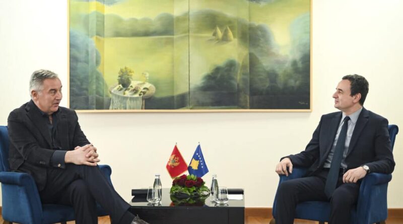 Kryeministri Kurti takoi ish-Presidentin e Malit të Zi, Millo Gjukanoviq