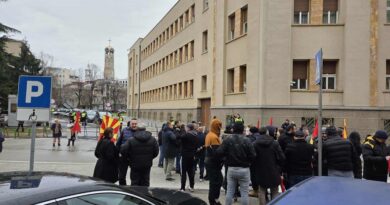 Lidhja e Sindikatave të Maqedonisë bllokon Kuvendin, kërkohet rritje e pagave