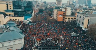 Mbi 130 mijë qytetarë morën pjesë në marshin “Drejtësi, jo politikë”