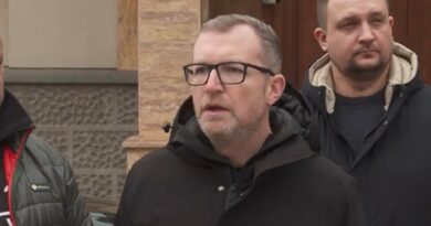 LSM e dorëzoi iniciativën te deputetët: Pagat e funksionarëve të ulen për 80%