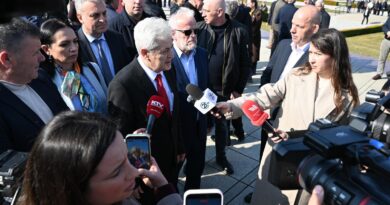 Ahmeti nga Prekazi: Lavdi të gjithë dëshmorëve të kombit!