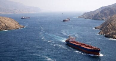 Irani vendos “taksë” 2 milionë dollar për çdo anije në Hormuz