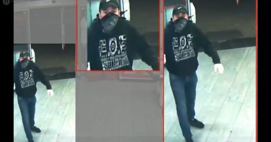 I ra maska në momentin e grabitjes, policia i publikon pamjet dhe e shpall në kërkim hajnin