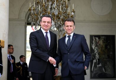 Kurti takohet me Macron në Pallatin Elize, flasin për integrimin evropian dhe sigurinë e Kosovës
