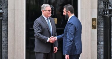 Britania dhe Siria diskutojnë “nevojën për plan të zbatueshëm” për të rihapur Ngushticën e Hormuzit