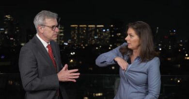 Bien LIVE sirenat e sulmit ajror në Tel Aviv, gazetarja ndërpret intervistën, vrapon drejt strehimit (VIDEO)