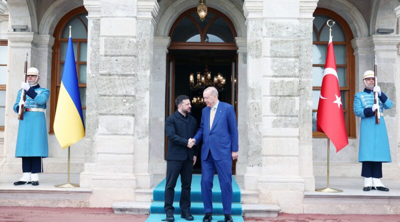 Presidenti turk Erdogan mirëpret Presidentin ukrainas Zelenskyy