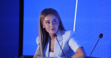 Ish Ministrja e Jashtme e Kosovës Meliza Haradinaj solidarizohet me studentët shqiptarë në Maqedoninë e Veriut, por shokohet nga komentet që merr