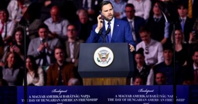 Telefonata e papritur nga Trump ndërpret fjalimin e JD Vance në Hungari: Zoti President