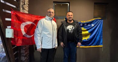 Pronari me origjinë shqiptare i dronëve “Bayraktar” zbarkon në Prishtinë