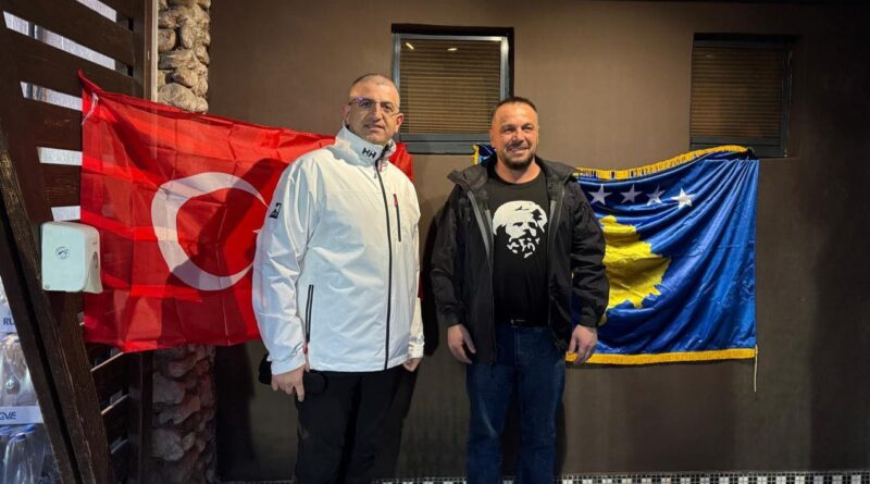 Pronari me origjinë shqiptare i dronëve “Bayraktar” zbarkon në Prishtinë