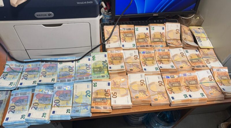 Dogana konfiskon mbi 122 mijë euro të padeklaruara tek Dheu i Bardhë