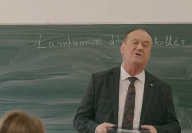 Mahmut Ferati i paraprin pensionimit me këngën “LAMTUMIRË DITARI I SHKOLLËS”, një këngë që do t’u shërbejë shumë mësimdhënësve!