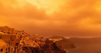 Pamje APOKALIPTIKE në Greqi! Kreta mbulohet nga pluhuri afrikan, qielli bëhet i kuq