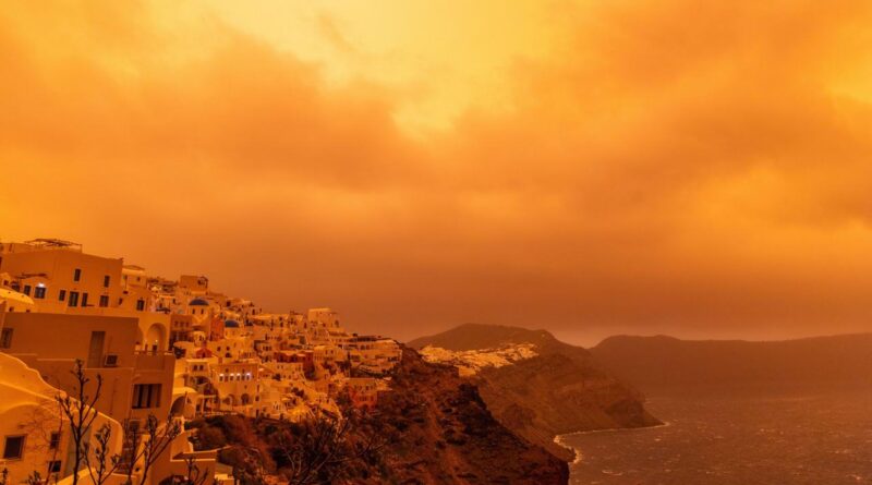 Pamje APOKALIPTIKE në Greqi! Kreta mbulohet nga pluhuri afrikan, qielli bëhet i kuq