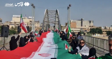 Pas kërcënimeve të Trump për bombardime, iranianët mblidhen pranë objekteve të rëndësishme në vend, krijojnë kolona të gjata njerëzish