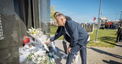 Bekim Jashari përkujton 98 civilët e vrarë në Masakrën e Rezallës