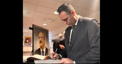 Konjufca bëri homazhe në NewYork, në nderim të Eliot Engelit