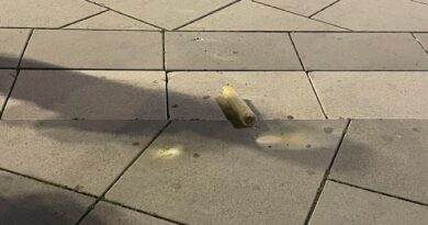 LAJMI I FUNDIT/ Dyshohet për hedhje të një mjeti plasës pranë Kuvendit të Kosovës