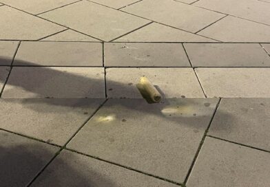 LAJMI I FUNDIT/ Dyshohet për hedhje të një mjeti plasës pranë Kuvendit të Kosovës