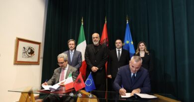 Nënshkruhet marrëveshja për ndërtimin e anijeve luftarake në Shqipëri