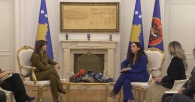 LIVE: Presidentja Vjosa Osmani dorëzon detyrën tek Kryetarja e Kuvendit, Albulena Haxhiu