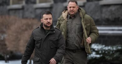 Skandal korrupsioni në Ukrainë, ish-shefi i stafit të Zelenskyt shpallet zyrtarisht i dyshuar
