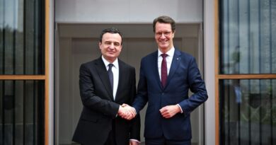 Kryeministri në detyrë Kurti u takua me kryeministrin e landit Nordrhein-Westfalen, Wüst
