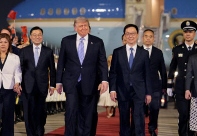 Trumpi mbërrin në Kinë për samitin historik me Xi-në