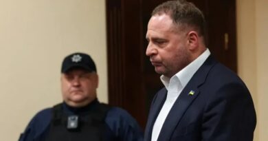 Ish-shefi i stafit të Zelensky-t në gjykatë, ndërsa hetimi për korrupsion në Ukrainë përshkallëzohet