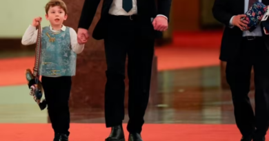 Çanta me kokë tigri e djalit të Elon Musk ndez rrjetin/ 10 fishohen shitjet në firmën prodhuese kineze