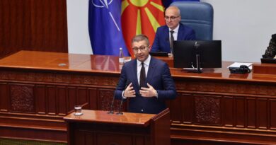 Mickoski për provimin e jurisprudencës: Ligji nuk e përcakton gjuhën e provimit por ministri, sa ministra kishit e nuk e rregulluat këtë çështje?!