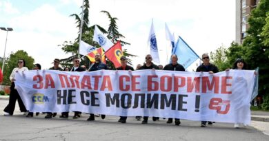 Punëtorët në protestë: Luftojmë për pagë, nuk kërkojmë lëmoshë