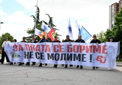 SHKUP/ Punëtorët në protestë: Luftojmë për pagë, nuk kërkojmë lëmoshë