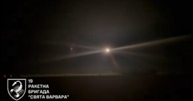 Zelensky publikoi pamjet e sulmeve prej 1500 kilometrave thellë në Rusi (VIDEO)