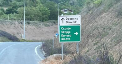 Tabela pa gjuhën shqipe në autostradën Kërçovë-Ohër
