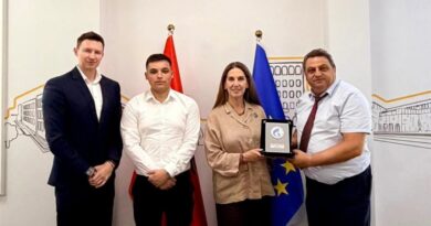 Rektori i UNT-së, Prof. Dr. Bekim Fetaji, takoi ministren e arsimit dhe sportit të Shqipërisë, Mirela Kumbaro