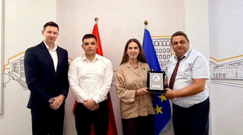 Rektori i UNT-së, Prof. Dr. Bekim Fetaji, takoi ministren e arsimit dhe sportit të Shqipërisë, Mirela Kumbaro