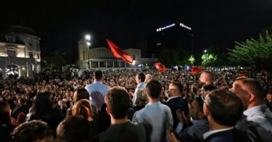 Kurti nga sheshi i Prishtinës: Vazhdojmë të punojmë, krejt për shtet, sepse pa dyshim kemi shtet për krejt